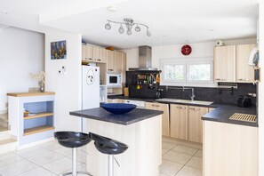 Kühlschrank, Mikrowelle, Ofen, Geschirrspüler