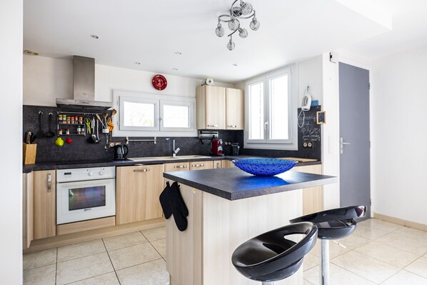 Fridge, microwave, oven, dishwasher