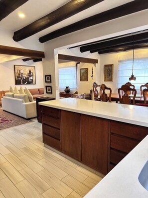 Appartement Duplex Deluxe, 6 chambres, salle de bains privée, vue montagne | Coin séjour