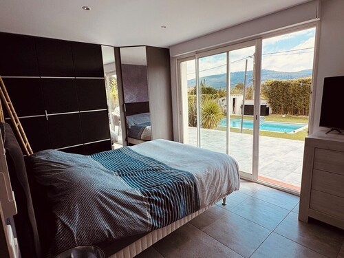 Countryside, 20 minutes from the sea! Villa, swimming pool, pétanque court, summer kitchen.