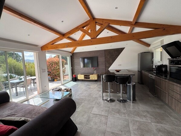 智能電視、壁爐