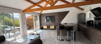 Countryside, 20 minutes from the sea! Villa, swimming pool, pétanque court, summer kitchen.