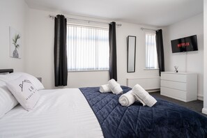 2 chambres, fer et planche à repasser, Wi-Fi gratuit, draps fournis