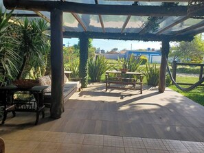 Outdoor dining - Beach House in Cassino RS (Rio Grande)