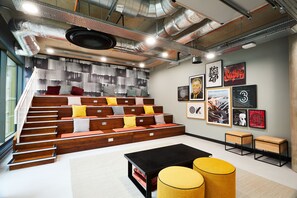 Lobby sitting area - Student Only Vita St. Albans (Leeds)