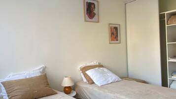 2 bedrooms, iron/ironing board, WiFi, bed sheets