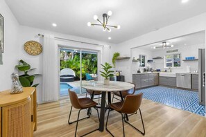 Dining - Heated Pool & Beach Gear - The Other Hollywood (Hollywood)