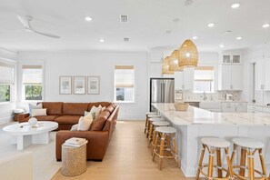 House (5 Bedrooms) | Interior