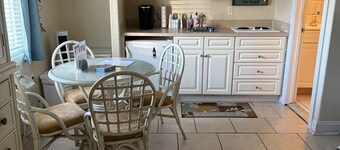 Charming condo in the heart of Ocean City with WiFi, AC and Pool.