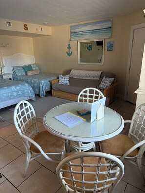 Interior - Charming condo in the heart of Ocean City with WiFi, AC and Pool. (Ocean City)