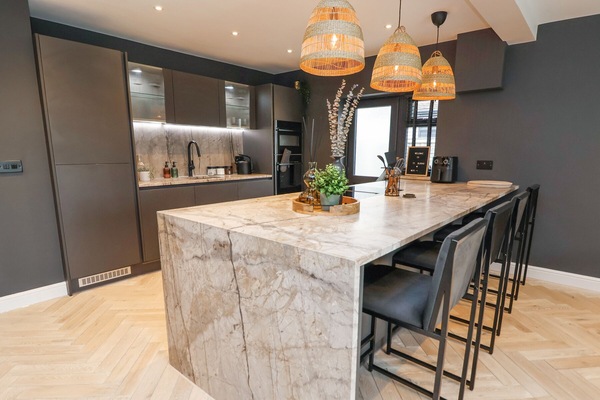 Cottage | Private kitchen | Fridge, microwave, dishwasher, cookware/dishes/utensils
