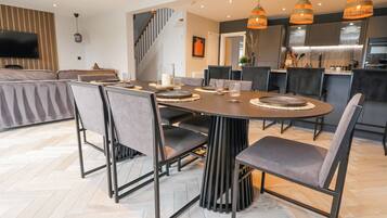 Cottage | Dining