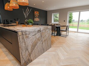 Cottage | Dining - Ty Blodau (Prestatyn)