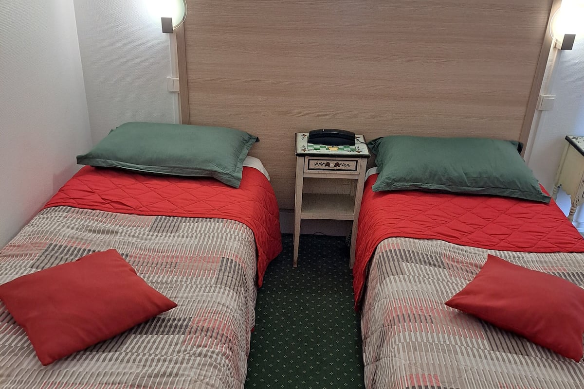 Twin Room, Garden View | Wi-fi percuma