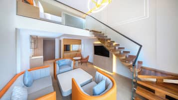 Suite, 1 King Bed (Duplex) | Premium bedding, free WiFi, bed sheets