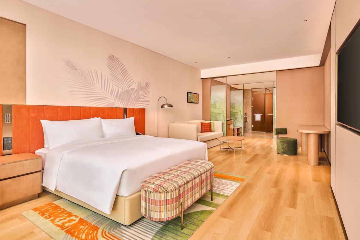 Deluxe kamer, 1 kingsize bed met slaapbank | Donzen dekbedden, een bureau, verduisterende gordijnen