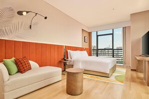 客房, 1 張特大雙人床 (Panoramic View) | 羽絨被、書桌、遮光窗簾/窗簾、熨斗/熨衫板
