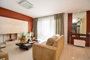 Living area - Elegante Casa com Piscina - João Paulo (Florianopolis)