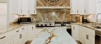 The Twisted Fiddler -brand new home- sleeps 14 with optional boat slips