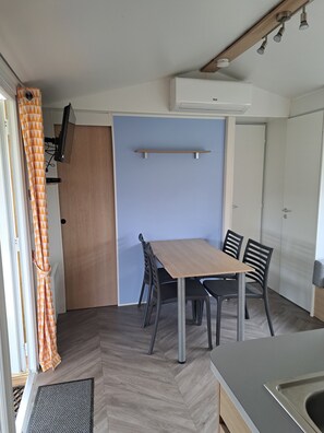 Dining - D&S Cottage 723 Camping 4* "Les Charmettes (Les Mathes)