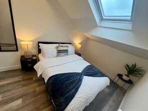 2 chambres, fer et planche à repasser, accès au Wi-Fi (inclus)