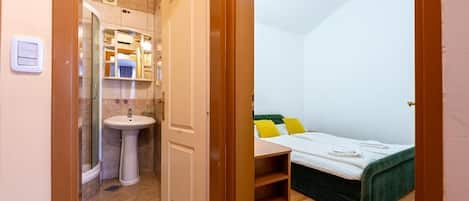 1 bedroom, WiFi, bed sheets