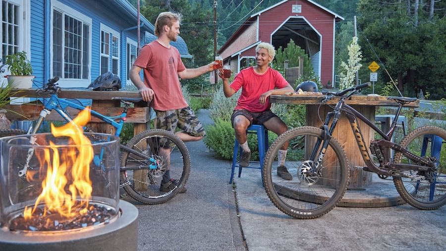 Westfir Lodge & Mountain Market