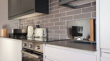 Dishwasher, cookware/dishes/utensils