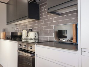 Dishwasher, cookware/dishes/utensils - Priory (St Austell)