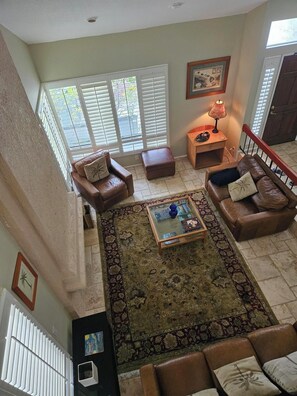 Smart TV, fireplace - LUXURY LIVING AT AFFORDABLE COST....Room available in a charming 5bdr house (Laguna Hills)