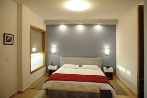 Leilighet – grand, utsikt mot bukt | 1 soverom, safe på rommet og blendingsgardiner