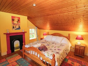 2 bedrooms, individually decorated, individually furnished - Mudflat (Toormore)