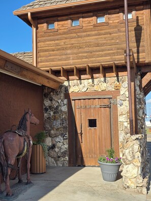 Front of property - Trappers Inn & Campground (Belfield)