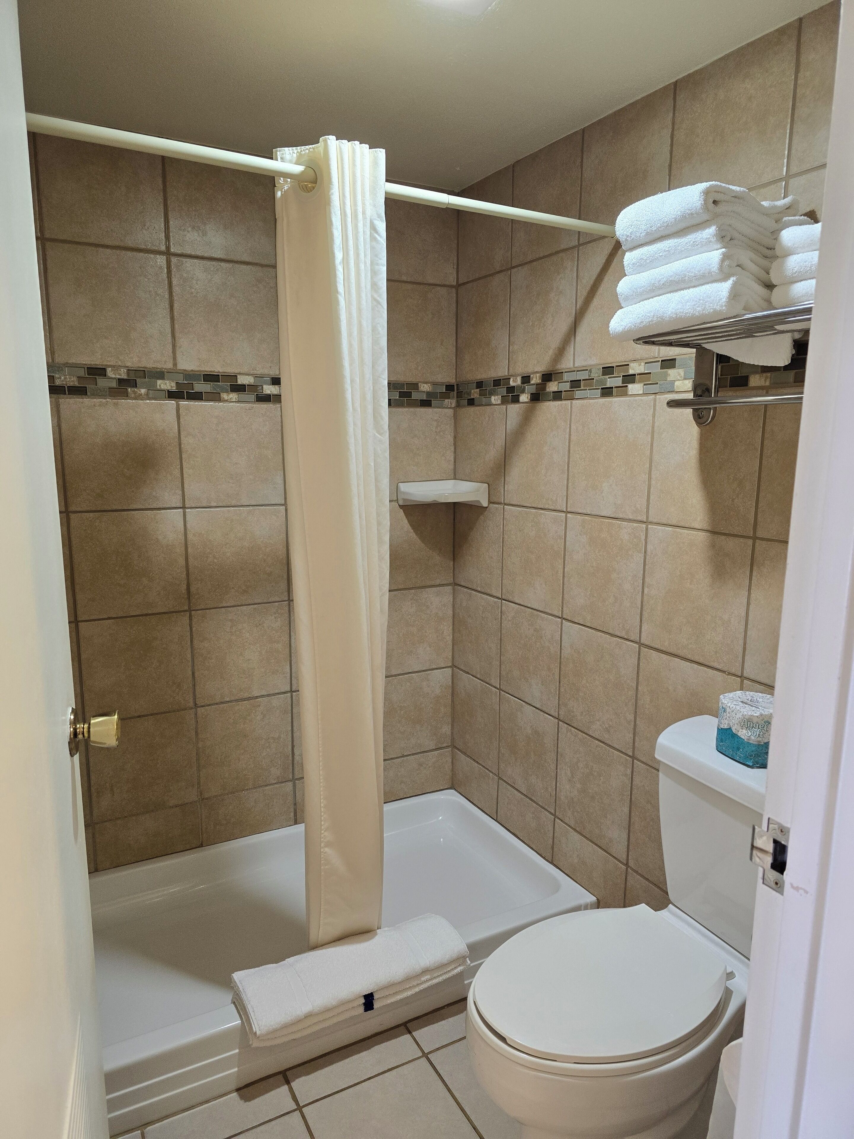 Phòng đôi cơ bản | Phòng tắm | Máy sấy tóc, khăn tắm, xà phòng, dầu gội 