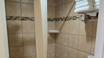 Basic Double Room | Bathroom | Hair dryer, towels, soap, shampoo