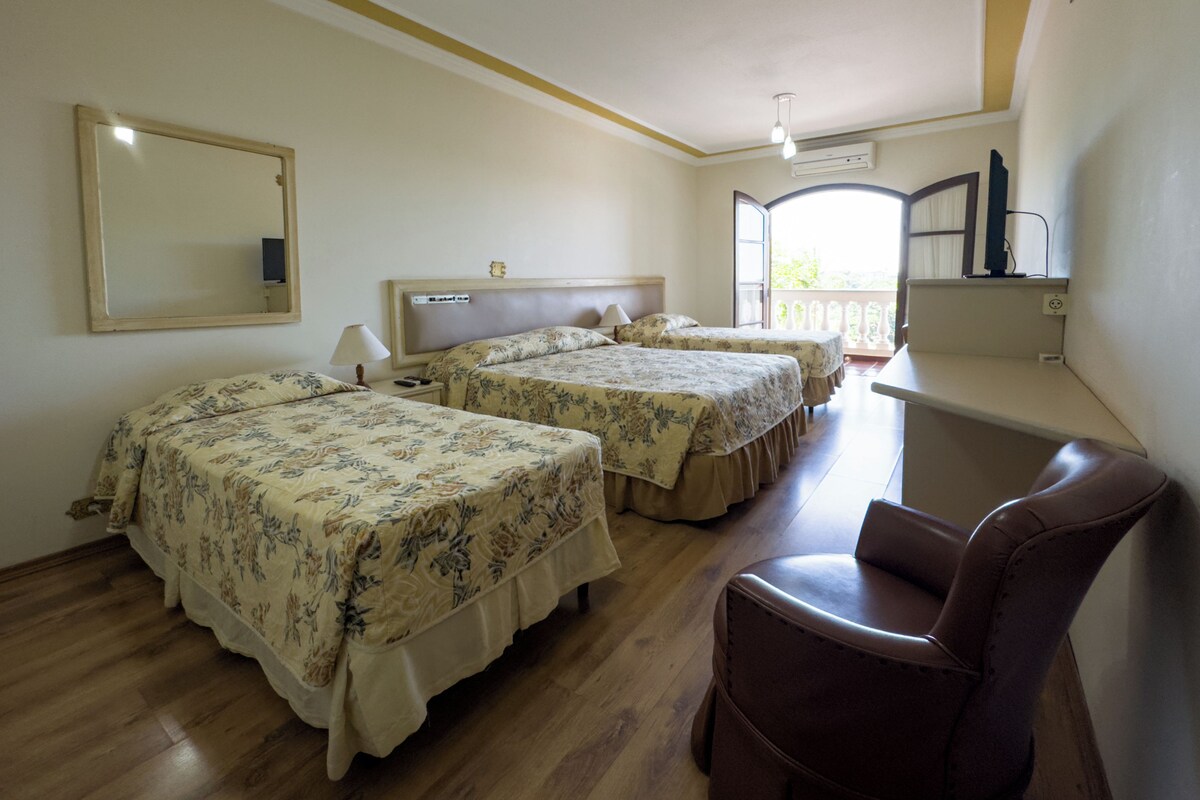 Luxo Quádruplo | Quartos à prova de som, Wi-Fi de cortesia, roupa de cama