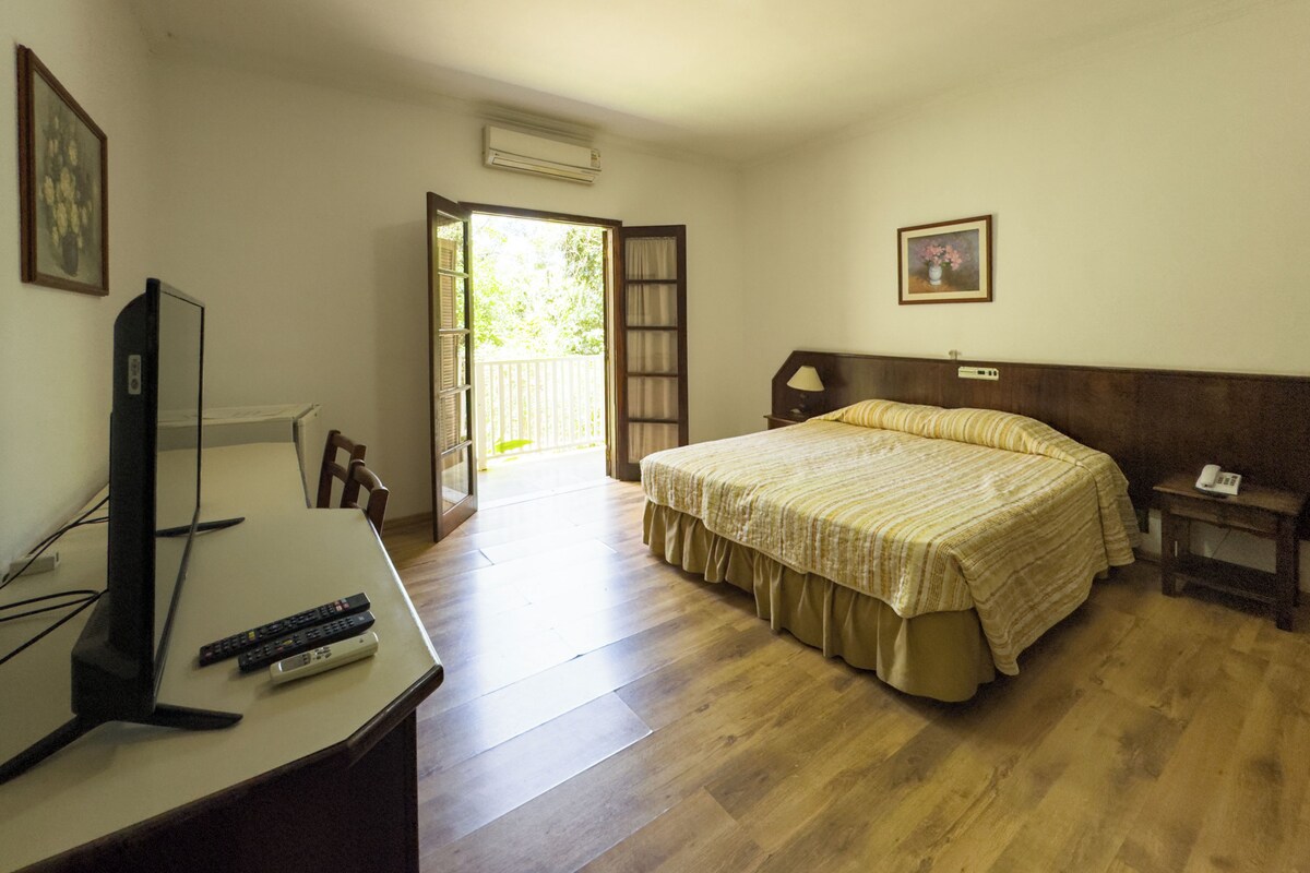 Superior Quíntuplo | Quartos à prova de som, Wi-Fi de cortesia, roupa de cama