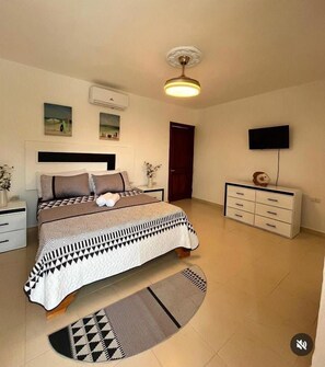 舒適加層、迷你吧、書桌、筆電工作空間