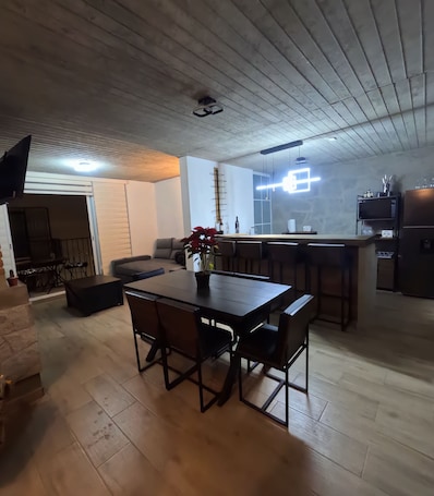 Interior. BlackMoon Luxury Cabin 5 minutes from downtown Mazamitla!