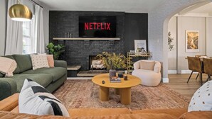 Smart-TV og peis