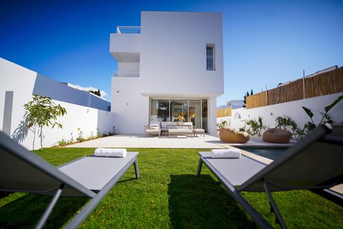 Villa Hermes Seaside and Luxurious