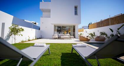 Villa Hermes Seaside and Luxurious