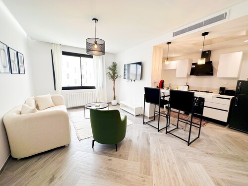 The Business Stay Brand new in Lac 2