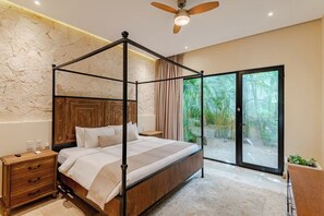 Casa de diseñador | Caja de seguridad en la habitación y espacio para trabajar con laptop 