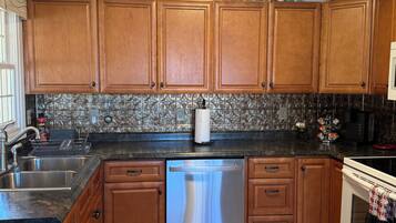 冰箱、微波炉、烤箱、炉灶