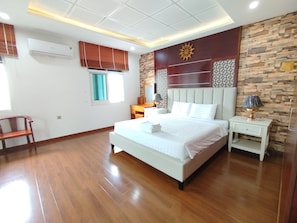 Basic Apartment, Courtyard View | 5 bedrooms, premium bedding, memory foam beds, desk