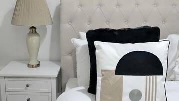 2 bedrooms, iron/ironing board, internet, bed sheets