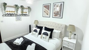 2 bedrooms, iron/ironing board, WiFi, bed sheets - The Hidden Chapter - Manchester (Greater Manchester)