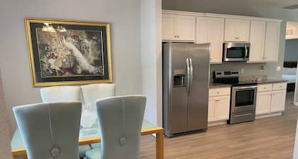 Charming 4-bedroom house with WiFi, AC in delightful Fruit Cove