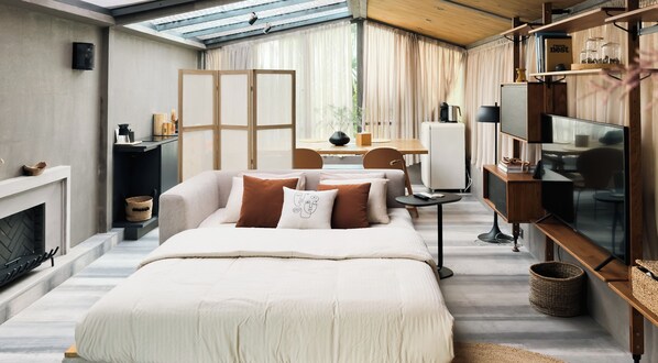 1 bedroom, desk, free WiFi, bed sheets